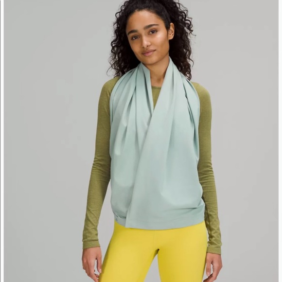 Lululemon customizable snap scarf. - Picture 4 of 5